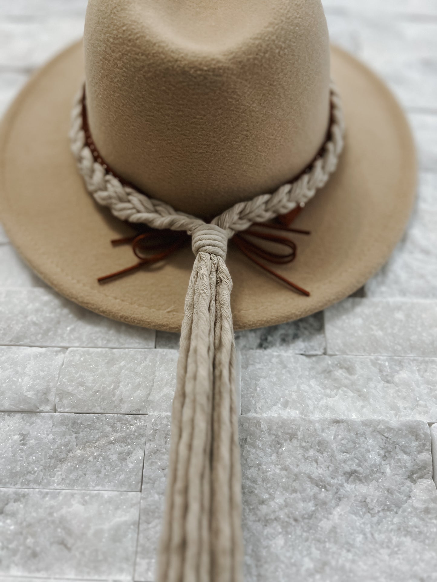 Macramé Hat Hanger with Feathers in Almond Color