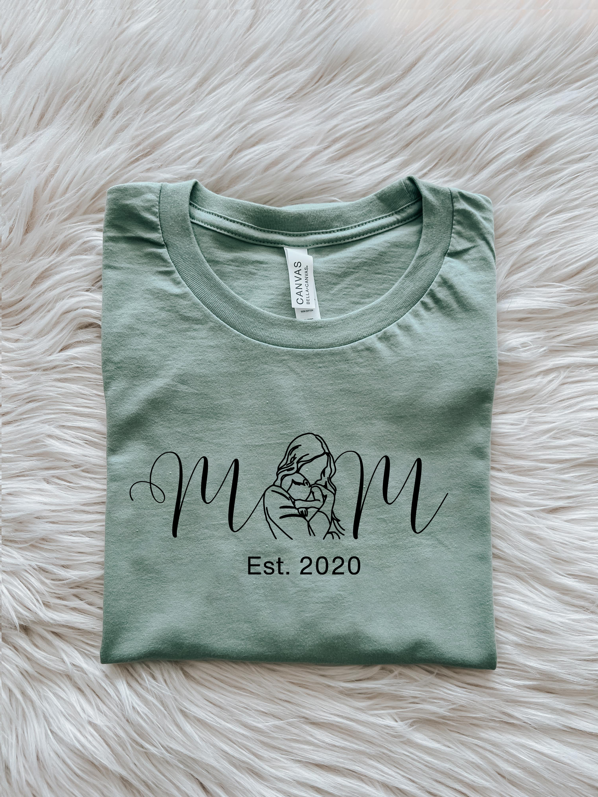 Mother's day Tshirt. Custom Year Mom Tee, Gift for mom. Newborn mom gift